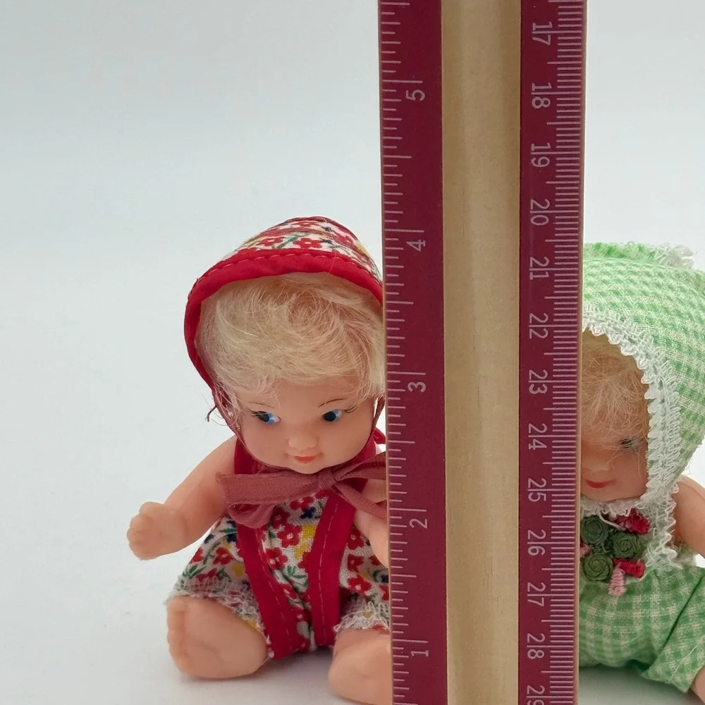 Vintage Miniature Baby Dolls Set of 3 Floral Gingham Outfits Bonnets 4.5 Inch - Picture 4 of 4